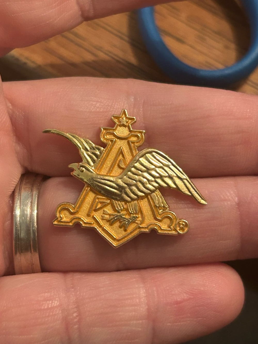 Vintage Anheuser Busch Logo Eagle A Gold Tone Lapel Pin Beer Breweriana